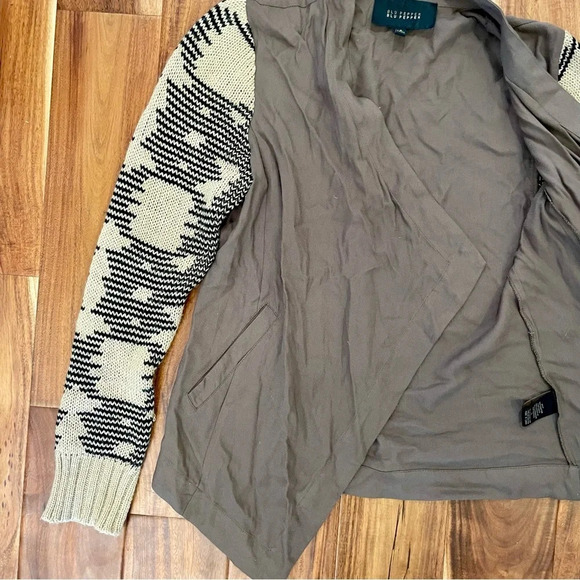 Blu Pepper Women’s Knit Cardigan Brown Aztec Print Size Small. - Picture 8 of 15